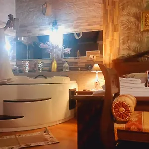 L'antico Vicolo , Nunziata Italia